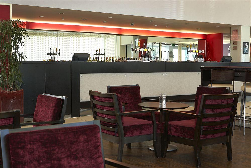 Courtyard By Marriott London Gatwick Airport Ξενοδοχείο Κρόουλι Εξωτερικό φωτογραφία