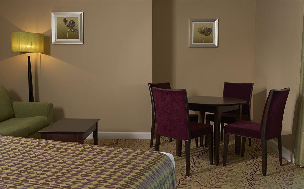 Courtyard By Marriott London Gatwick Airport Ξενοδοχείο Κρόουλι Εξωτερικό φωτογραφία