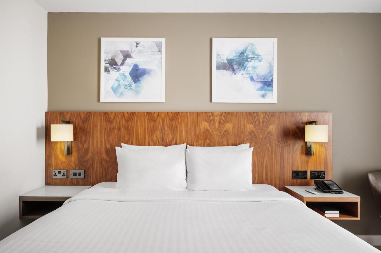 Courtyard By Marriott London Gatwick Airport Ξενοδοχείο Κρόουλι Εξωτερικό φωτογραφία