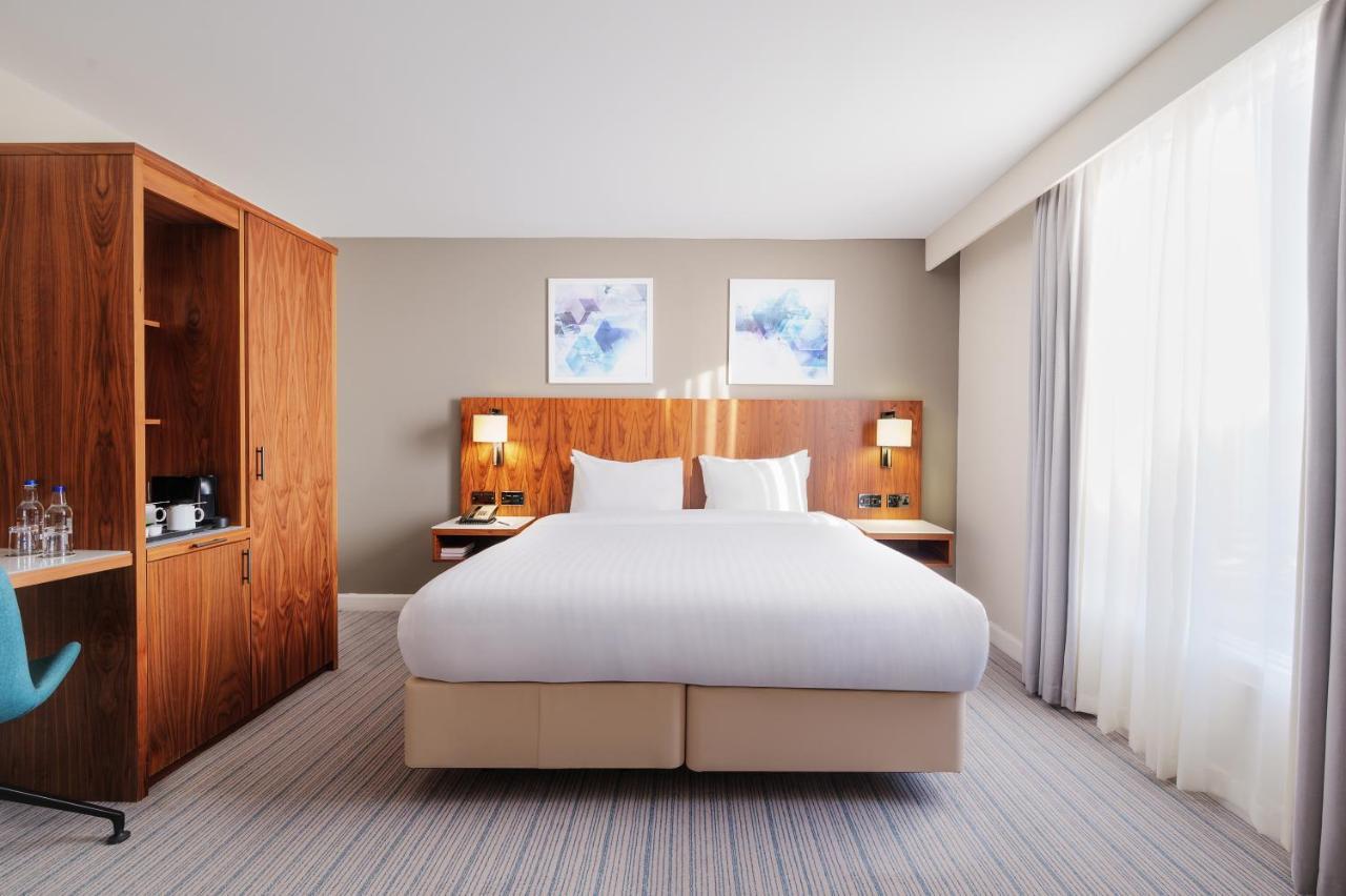 Courtyard By Marriott London Gatwick Airport Ξενοδοχείο Κρόουλι Εξωτερικό φωτογραφία