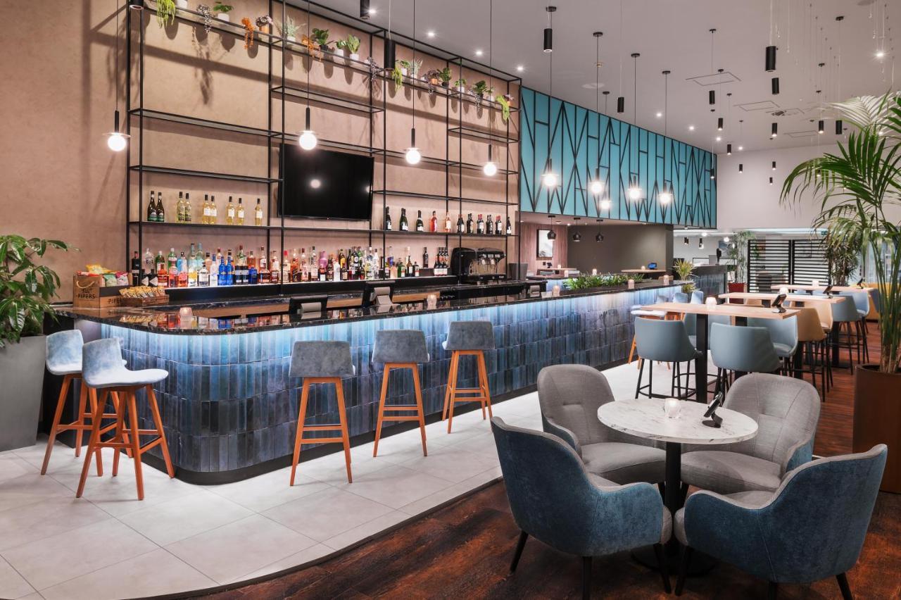 Courtyard By Marriott London Gatwick Airport Ξενοδοχείο Κρόουλι Εξωτερικό φωτογραφία