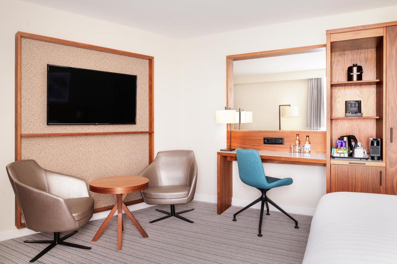 Courtyard By Marriott London Gatwick Airport Ξενοδοχείο Κρόουλι Εξωτερικό φωτογραφία