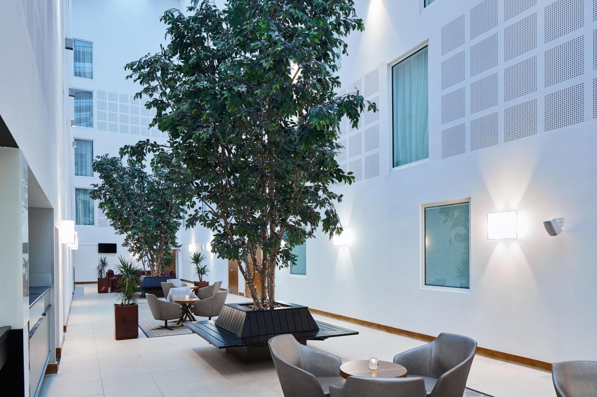 Courtyard By Marriott London Gatwick Airport Ξενοδοχείο Κρόουλι Εξωτερικό φωτογραφία