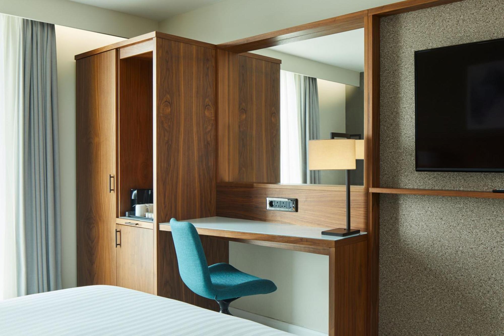 Courtyard By Marriott London Gatwick Airport Ξενοδοχείο Κρόουλι Εξωτερικό φωτογραφία