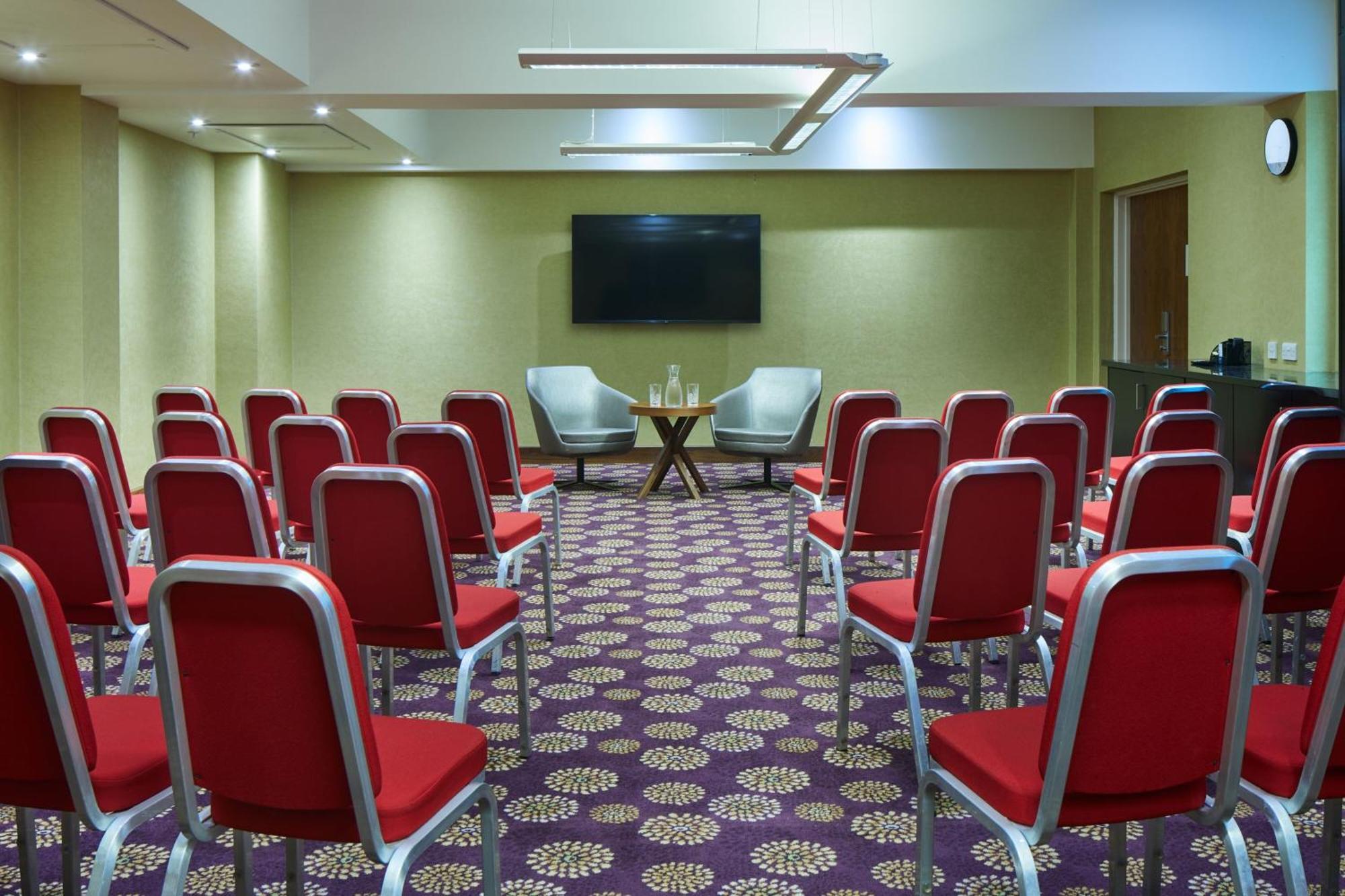 Courtyard By Marriott London Gatwick Airport Ξενοδοχείο Κρόουλι Εξωτερικό φωτογραφία