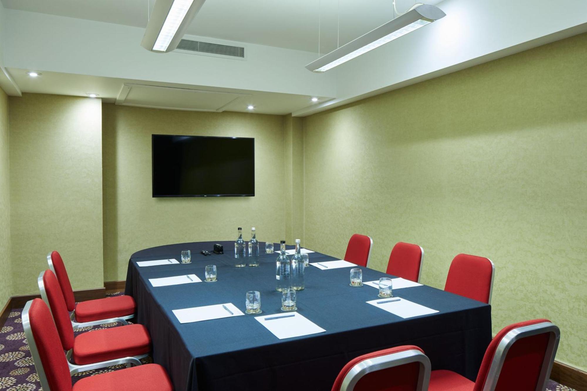 Courtyard By Marriott London Gatwick Airport Ξενοδοχείο Κρόουλι Εξωτερικό φωτογραφία