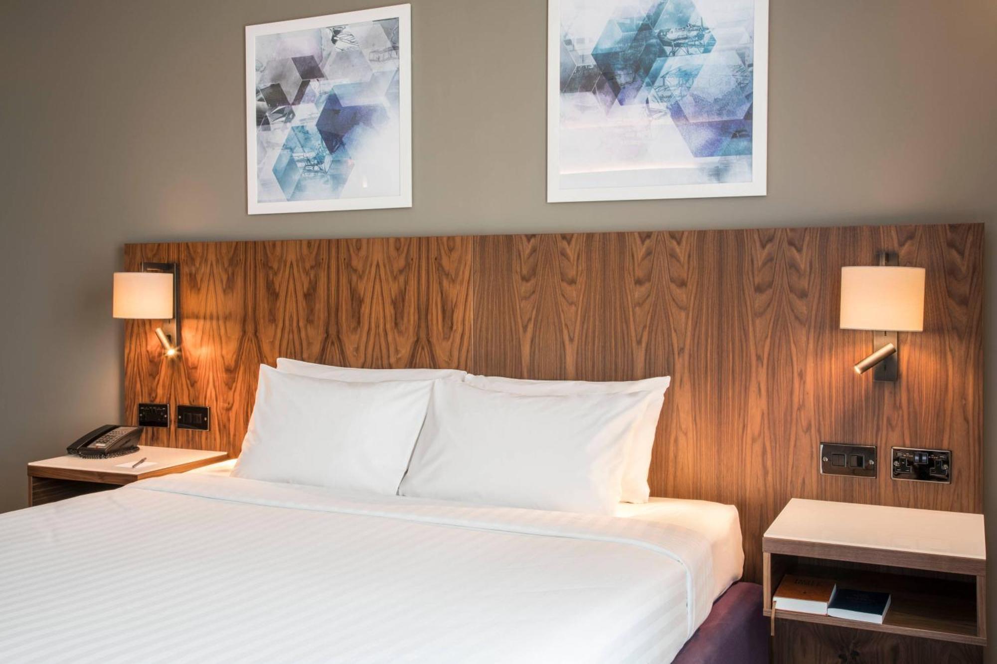 Courtyard By Marriott London Gatwick Airport Ξενοδοχείο Κρόουλι Εξωτερικό φωτογραφία