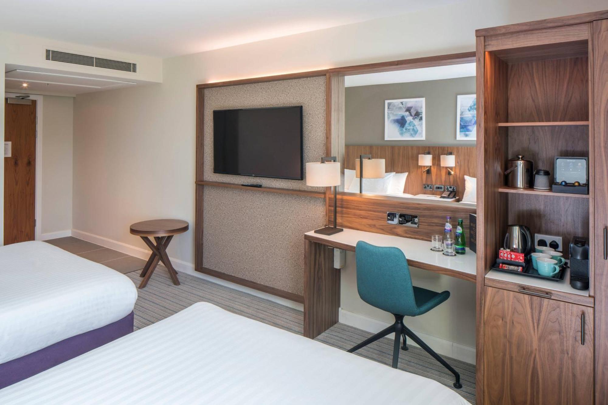 Courtyard By Marriott London Gatwick Airport Ξενοδοχείο Κρόουλι Εξωτερικό φωτογραφία