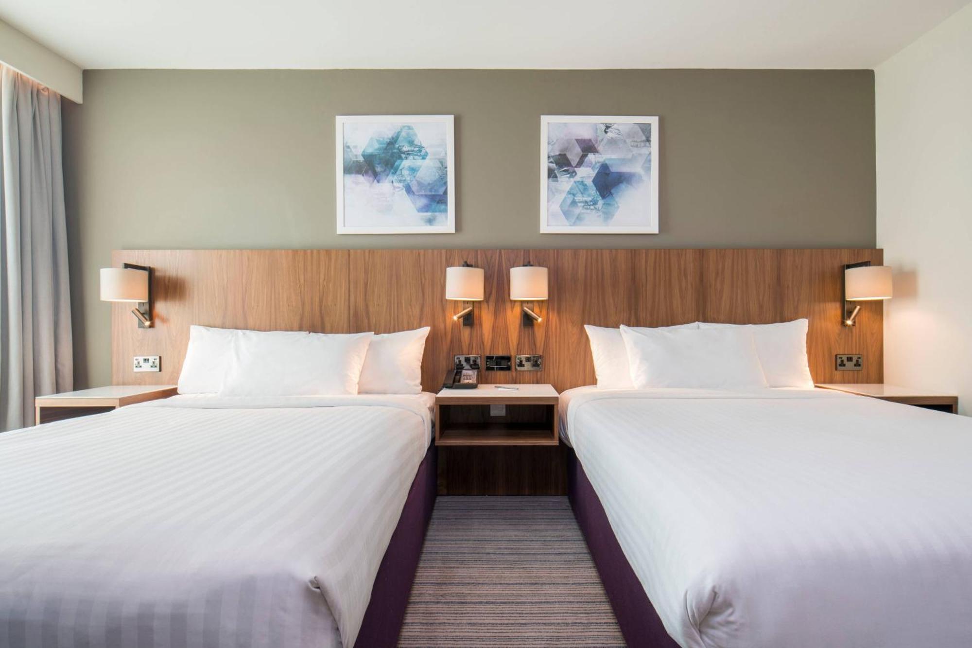 Courtyard By Marriott London Gatwick Airport Ξενοδοχείο Κρόουλι Εξωτερικό φωτογραφία