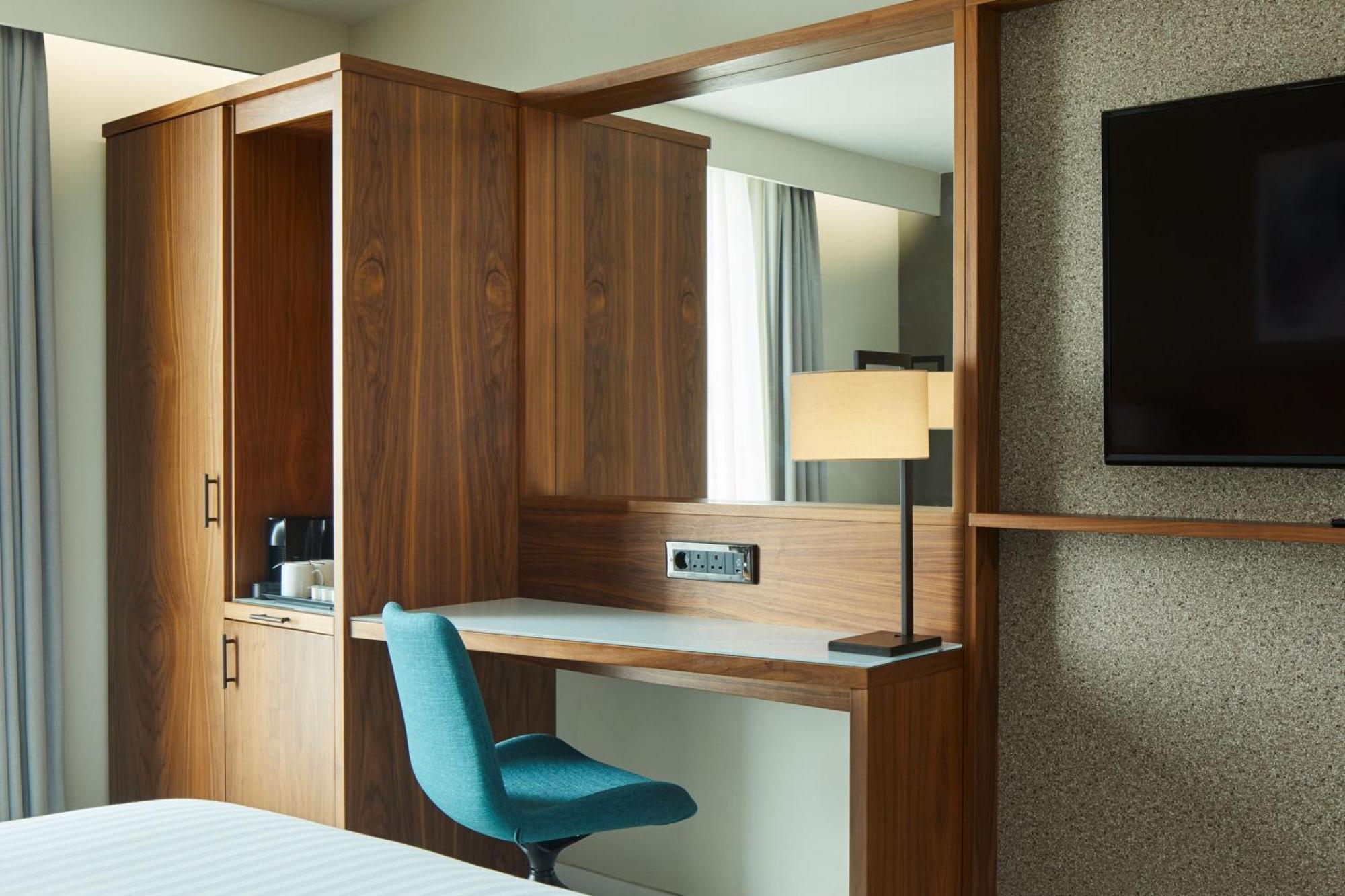 Courtyard By Marriott London Gatwick Airport Ξενοδοχείο Κρόουλι Εξωτερικό φωτογραφία
