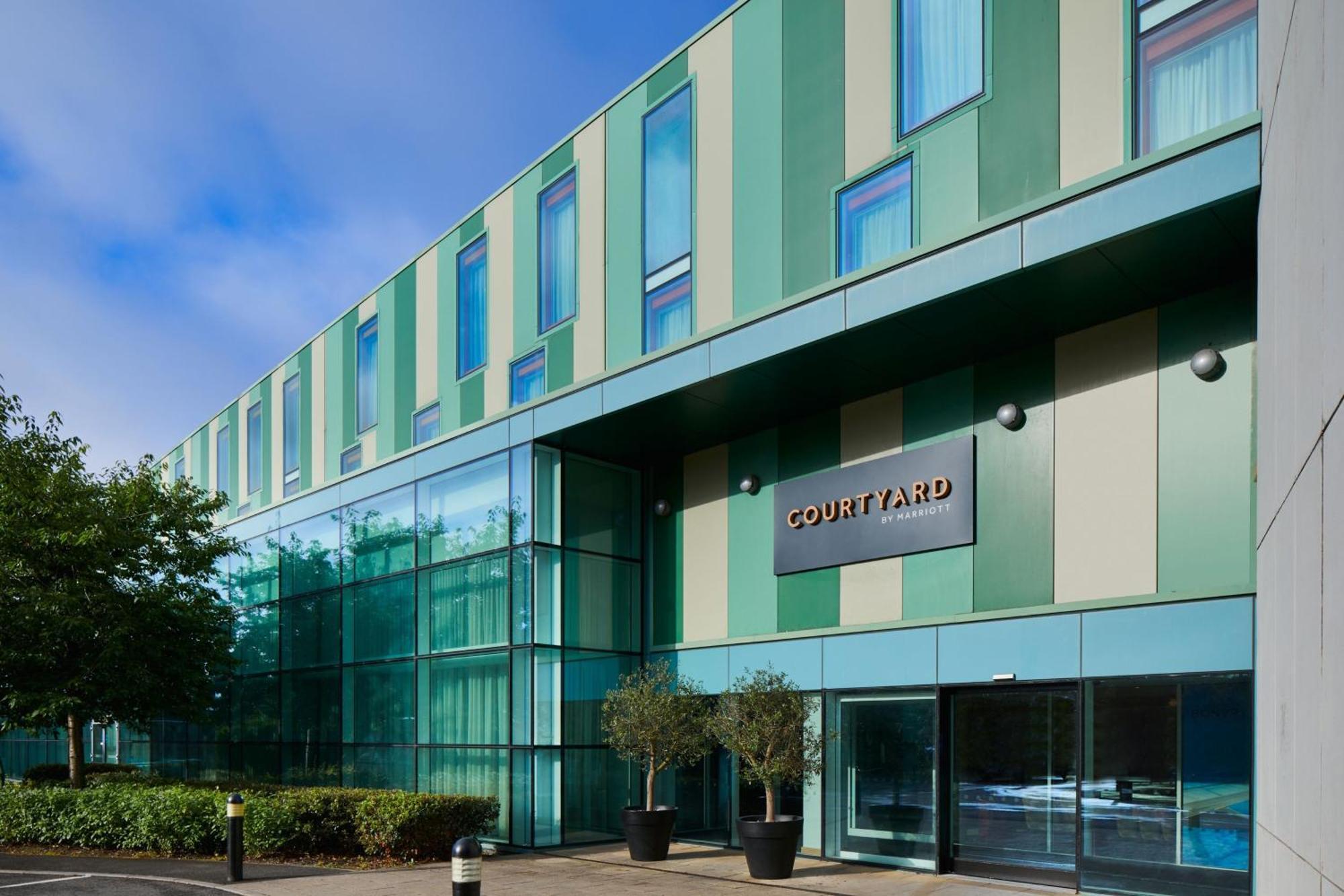 Courtyard By Marriott London Gatwick Airport Ξενοδοχείο Κρόουλι Εξωτερικό φωτογραφία