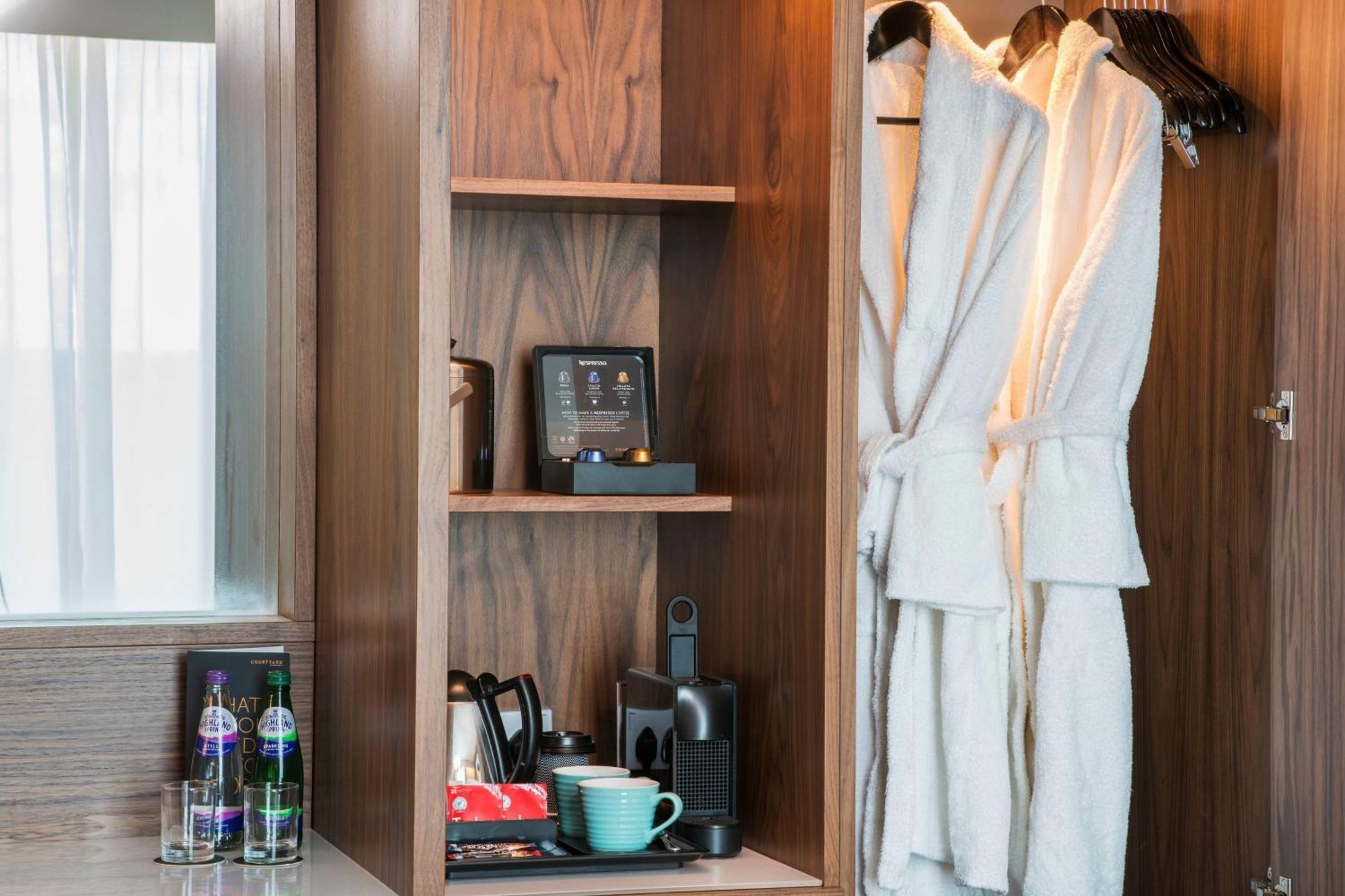Courtyard By Marriott London Gatwick Airport Ξενοδοχείο Κρόουλι Εξωτερικό φωτογραφία