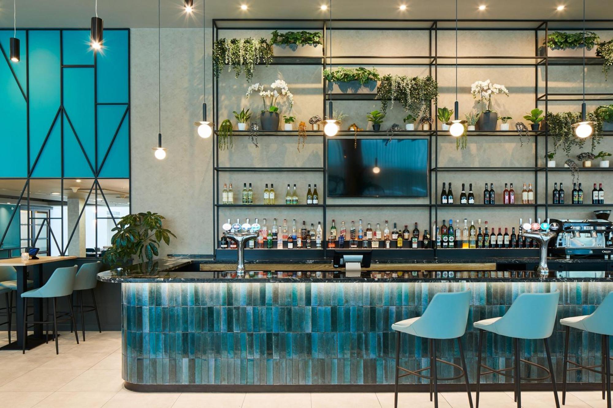 Courtyard By Marriott London Gatwick Airport Ξενοδοχείο Κρόουλι Εξωτερικό φωτογραφία