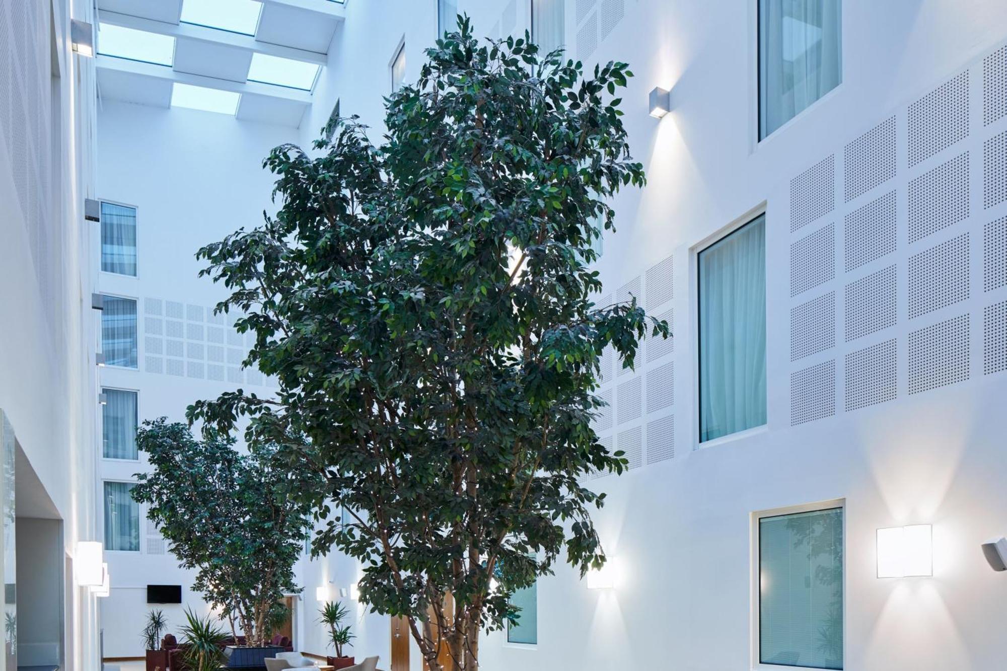 Courtyard By Marriott London Gatwick Airport Ξενοδοχείο Κρόουλι Εξωτερικό φωτογραφία