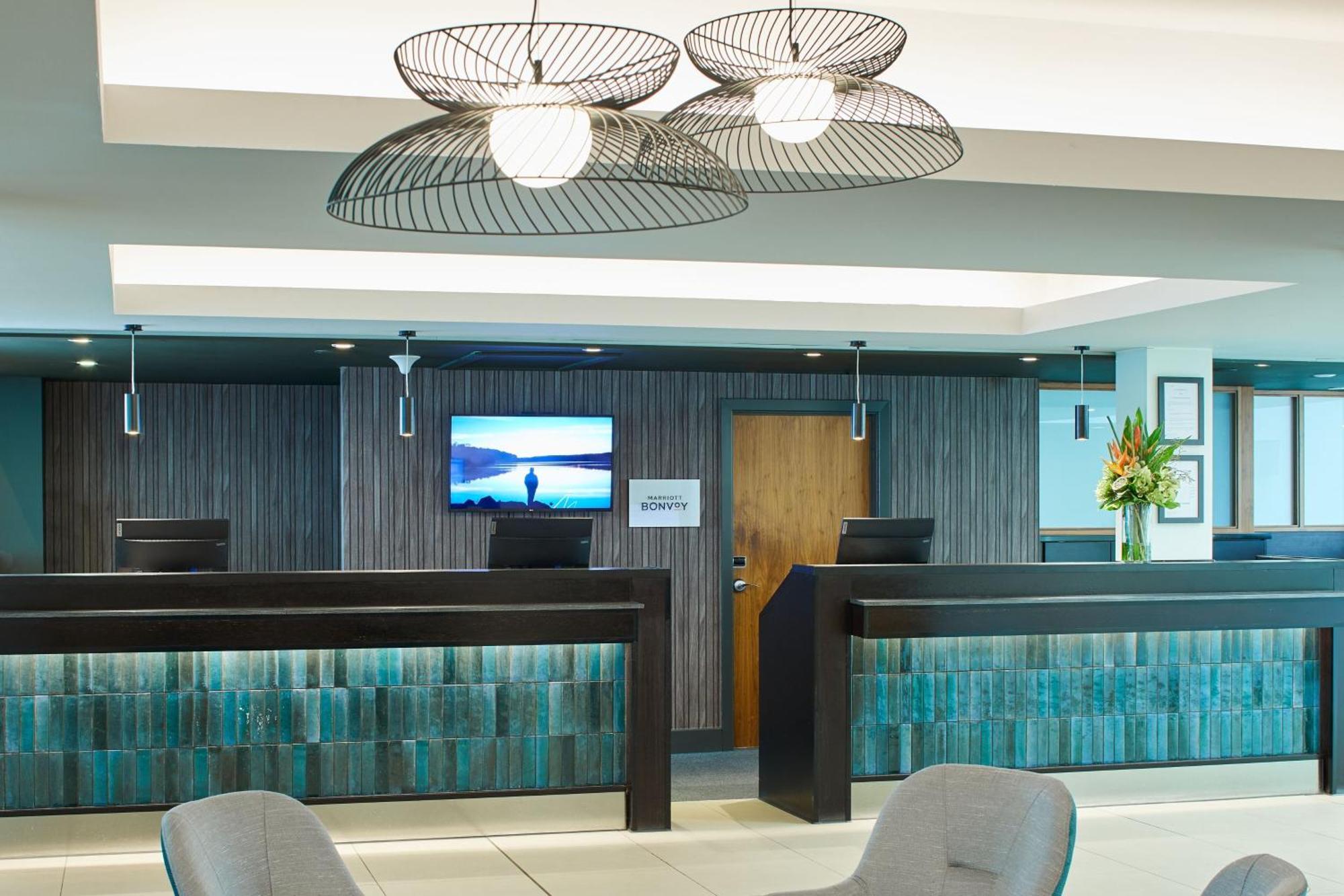 Courtyard By Marriott London Gatwick Airport Ξενοδοχείο Κρόουλι Εξωτερικό φωτογραφία