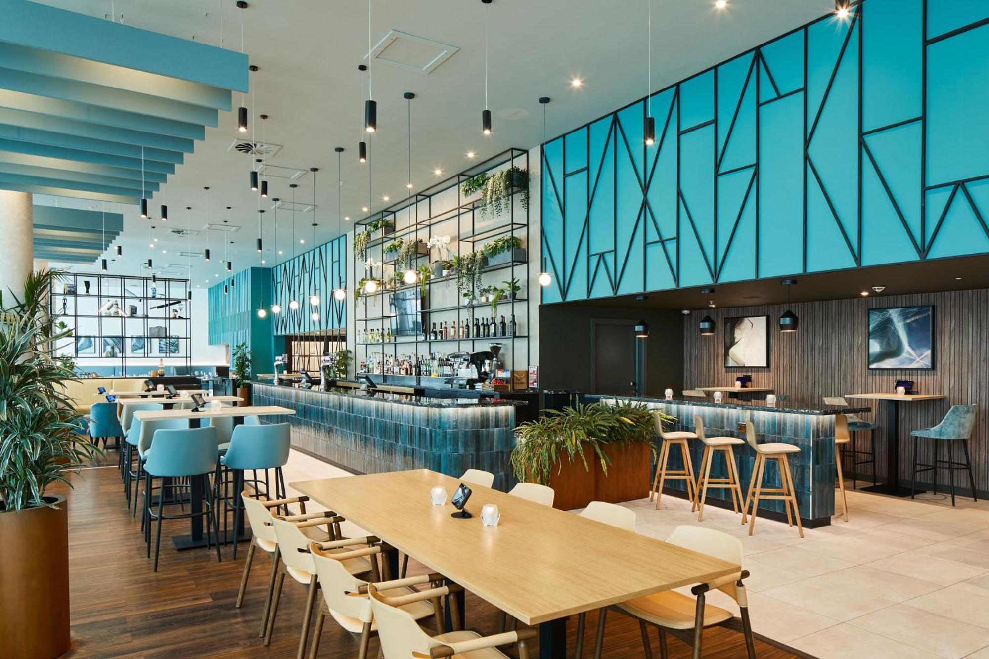 Courtyard By Marriott London Gatwick Airport Ξενοδοχείο Κρόουλι Εξωτερικό φωτογραφία
