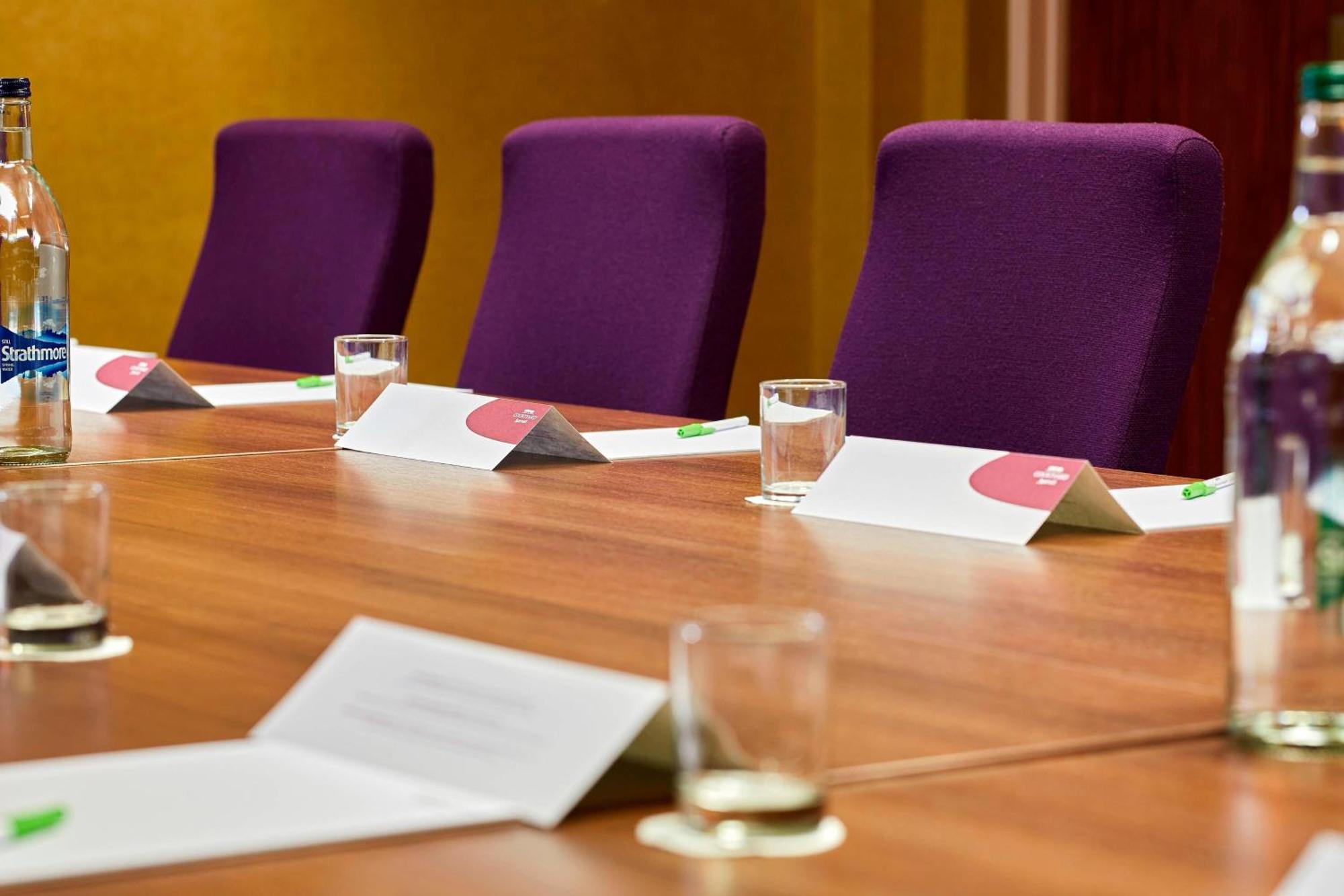Courtyard By Marriott London Gatwick Airport Ξενοδοχείο Κρόουλι Εξωτερικό φωτογραφία