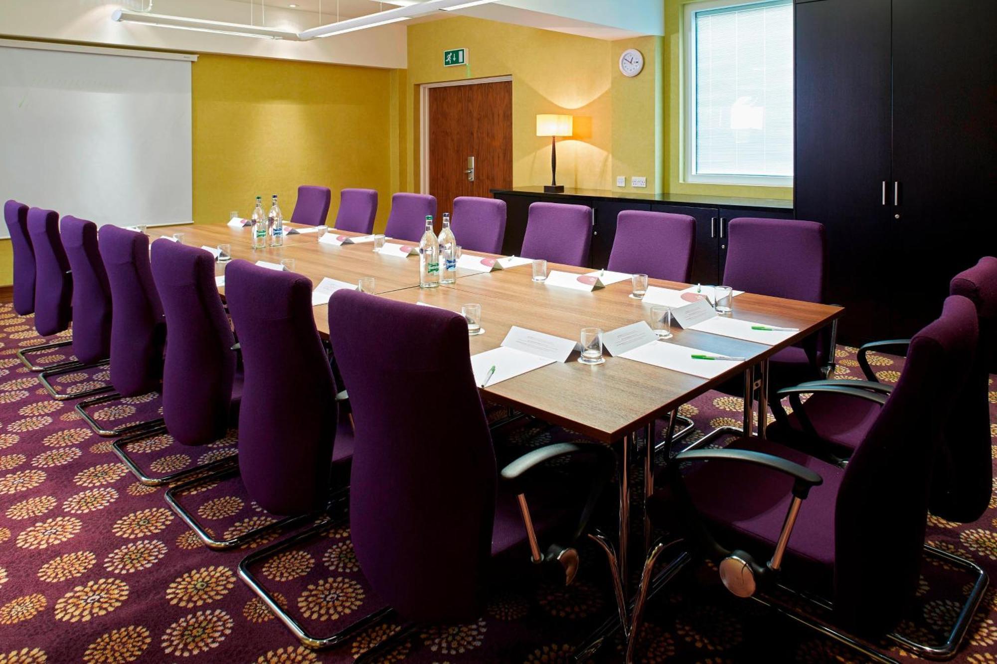 Courtyard By Marriott London Gatwick Airport Ξενοδοχείο Κρόουλι Εξωτερικό φωτογραφία