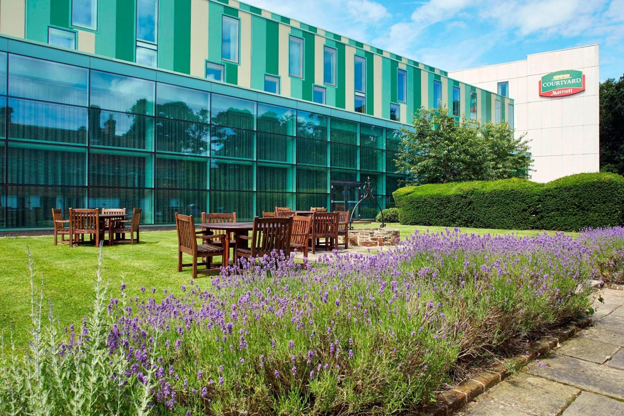 Courtyard By Marriott London Gatwick Airport Ξενοδοχείο Κρόουλι Εξωτερικό φωτογραφία