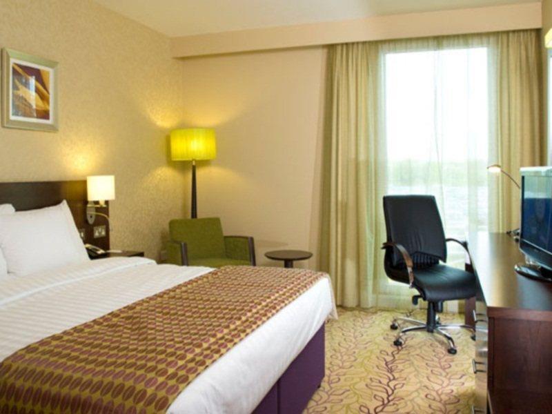 Courtyard By Marriott London Gatwick Airport Ξενοδοχείο Κρόουλι Δωμάτιο φωτογραφία