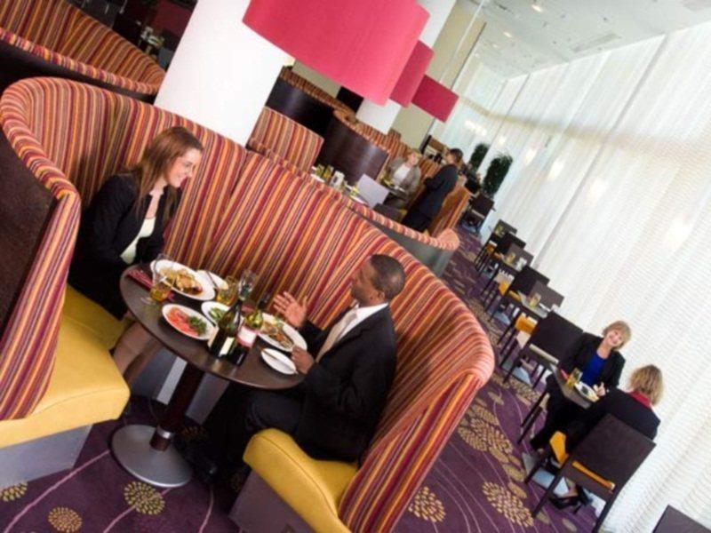 Courtyard By Marriott London Gatwick Airport Ξενοδοχείο Κρόουλι Ανέσεις φωτογραφία