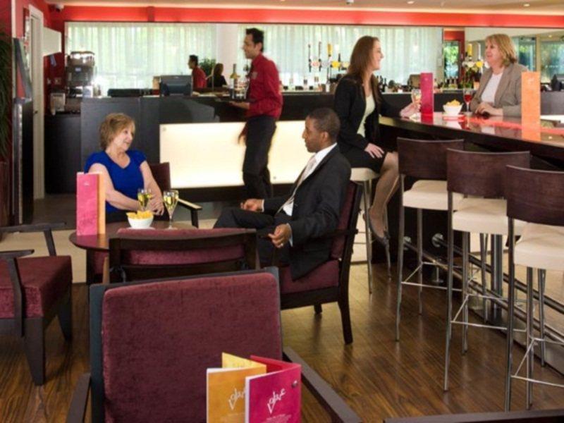 Courtyard By Marriott London Gatwick Airport Ξενοδοχείο Κρόουλι Ανέσεις φωτογραφία