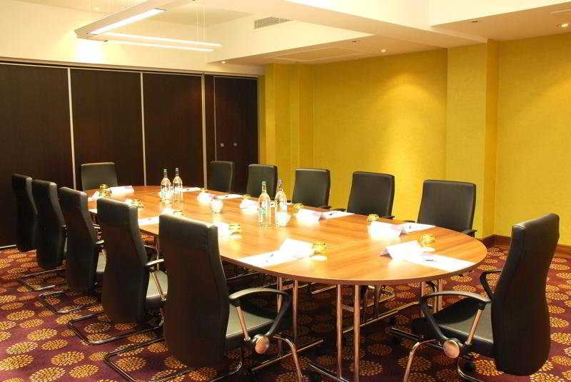 Courtyard By Marriott London Gatwick Airport Ξενοδοχείο Κρόουλι Ανέσεις φωτογραφία