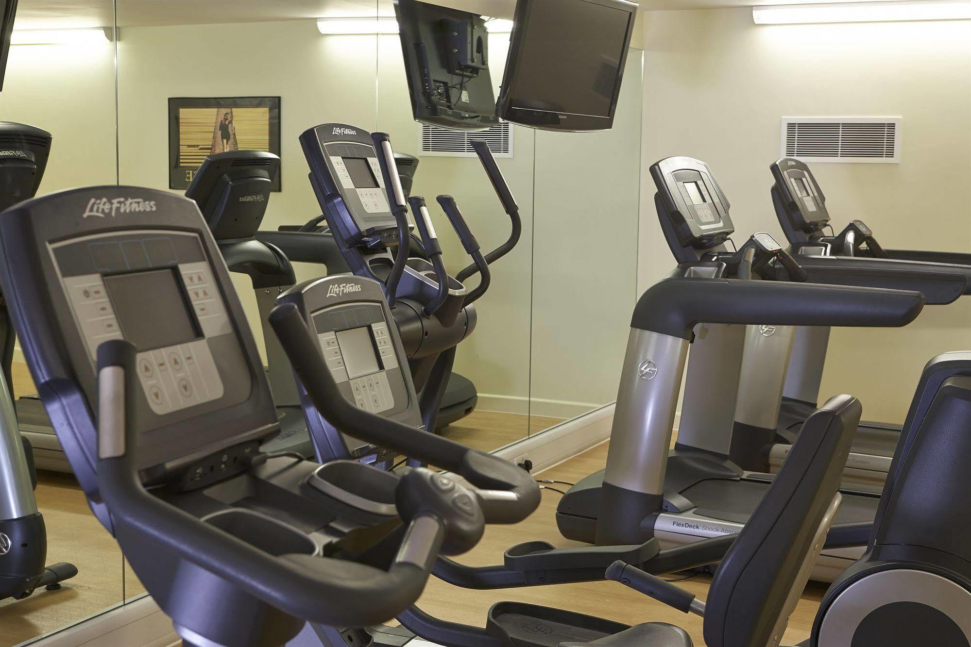 Courtyard By Marriott London Gatwick Airport Ξενοδοχείο Κρόουλι Εξωτερικό φωτογραφία