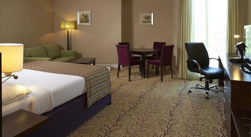 Courtyard By Marriott London Gatwick Airport Ξενοδοχείο Κρόουλι Εξωτερικό φωτογραφία